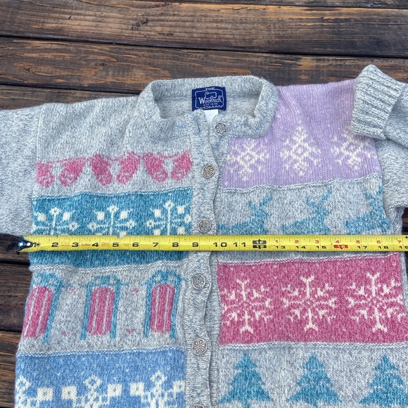 Vintage Woolrich Wool Blend Winter Themed Button Down Cardigan, Size small - Picture 8 of 9